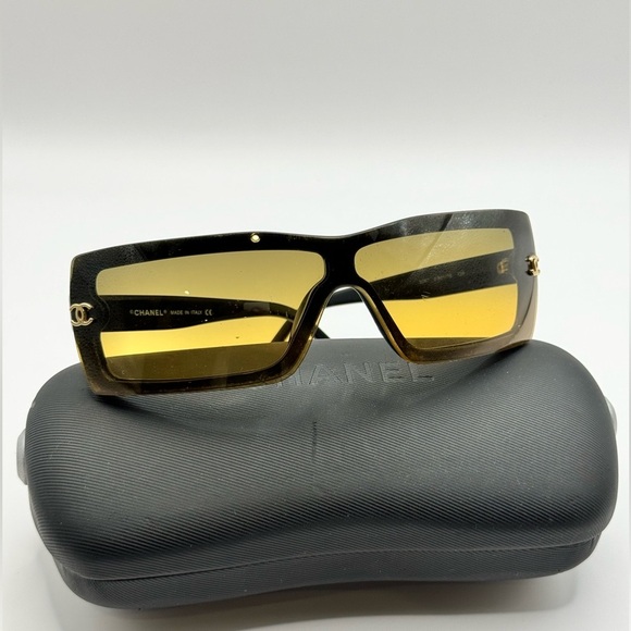 Vintage CHANEL Sunglasses Brown Lenses CC / Etched Serial Number on Lenses - Picture 1 of 4